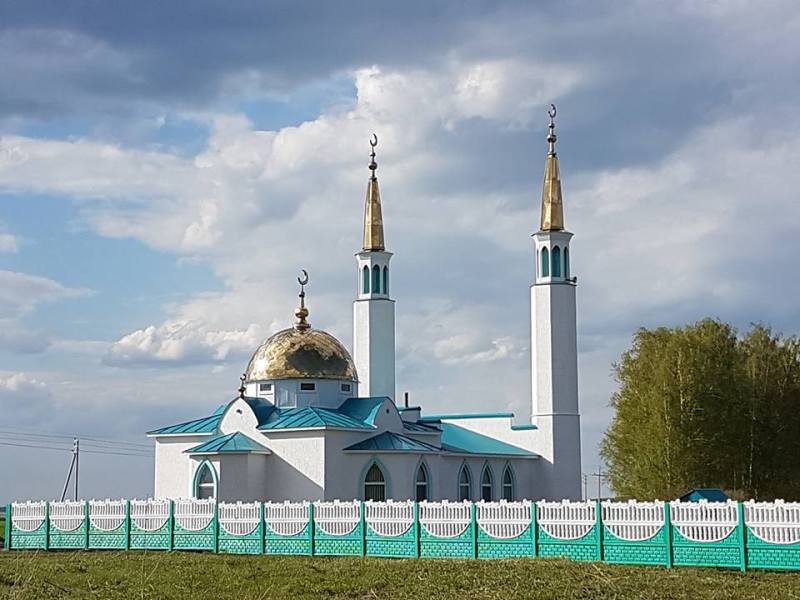 село Ундоры, Белая мечеть (Ак Мечет).